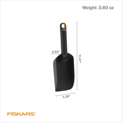 Fiskars Soil Scoop for Potting & Transplanting, 1.5 Cup Capacity, Black